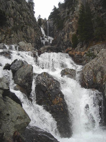 A pocos metros de las gr&uacute;as