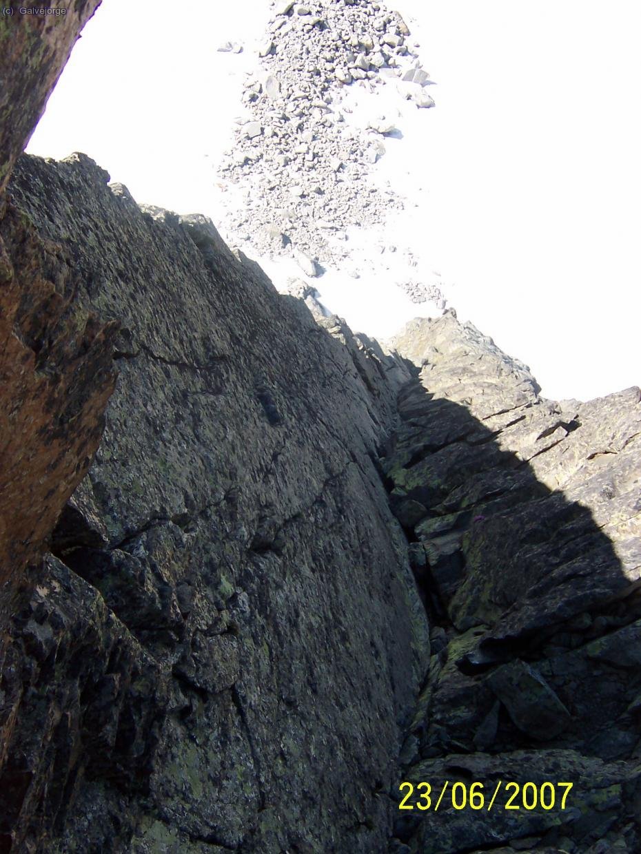 Foto desde arriba del diedro del ultimo largo.