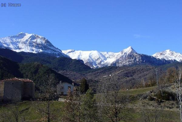 Macizo del Cotiella desde la carretera de Seira a Barbaruens