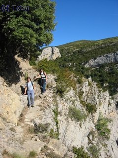 Sendero fácil, estrecho y aéreo
