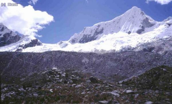 El Pisco W (5752 m) desde las proximidades del refu