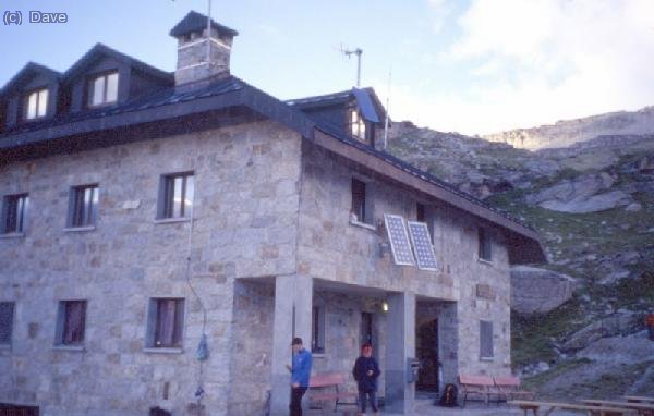 Refugio F.Chabod (2750 m)