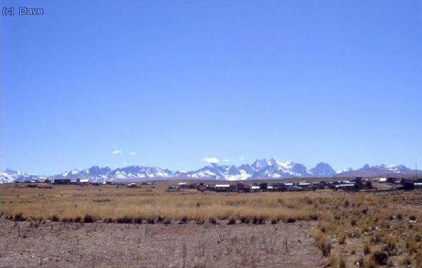 Panorámica de la Cordillera Real: 
Nigrunis y grupo del Condoriri