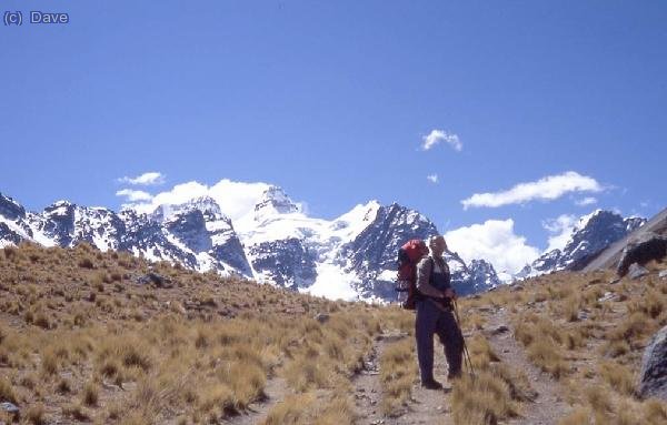 Josep Mª posando con el Condoriri de telón de fondo.