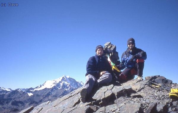 Foto de cima! Jose Mª y Dave. Detrás el omnipresente Huayna!