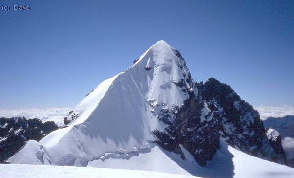 La pirámide helada del Pequeño Alpamayo!! Bonita...muy bonita!!