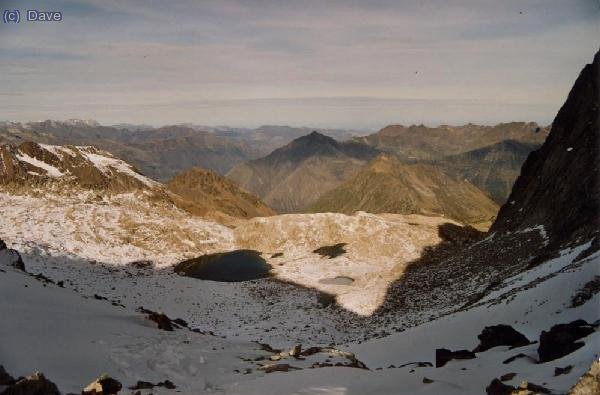 Vista de los laguitos de la zona desde la brecha de Néouvielle
