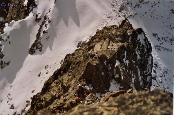 En la arista, justo después del 1er resalte