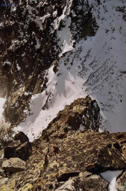 En la arista, justo después del 1er resalte