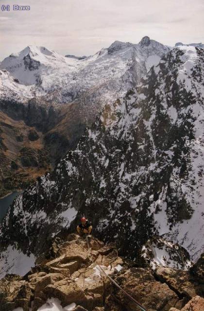 Tramo superior de la arista. Pic Long y Campbiel al fondo