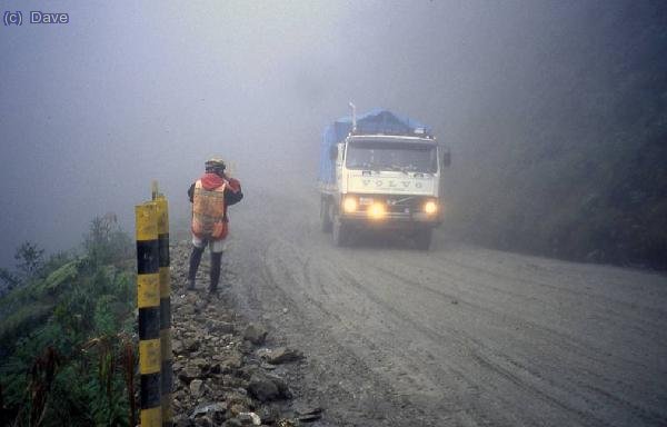 Paramos para dejar pasar a un cami&oacute;n...
