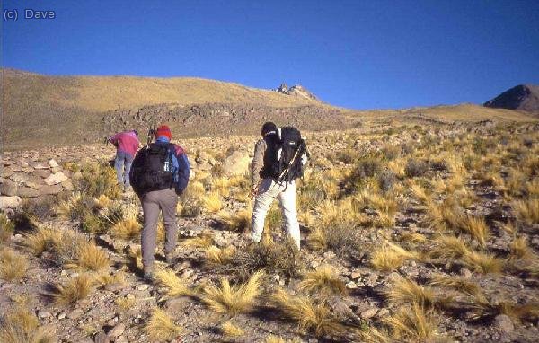 Empezando la subida (3.900 m). Justo en el punto donde nos dej&oacute; el 4x4