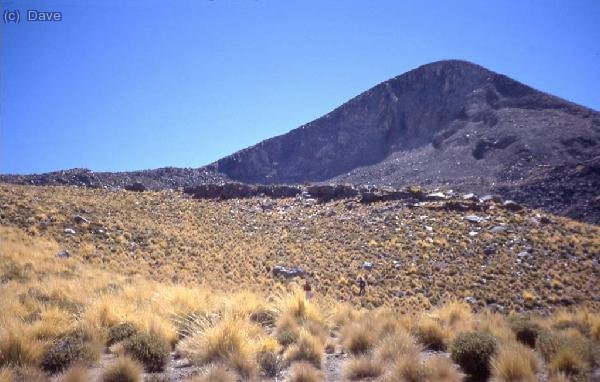 Bajando del Piton W del Tunupa (4.820 m)