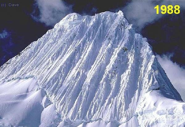 El Alpamayo en 1997, n&oacute;tese la uniformidad de las canales.