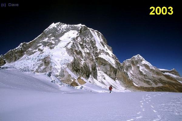 Ranrapalca en 2003. Se rompe la continuidad del glaciar de la cara NW...la salida a la arista somital es ya en roca. Desaparece r&aacute;pidamente el glaciar del Ocshapalca.
