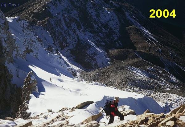 La llegada a la cima del Urus es ya en tramos de mixto y roca. El glaciar est&aacute; desapareciendo.