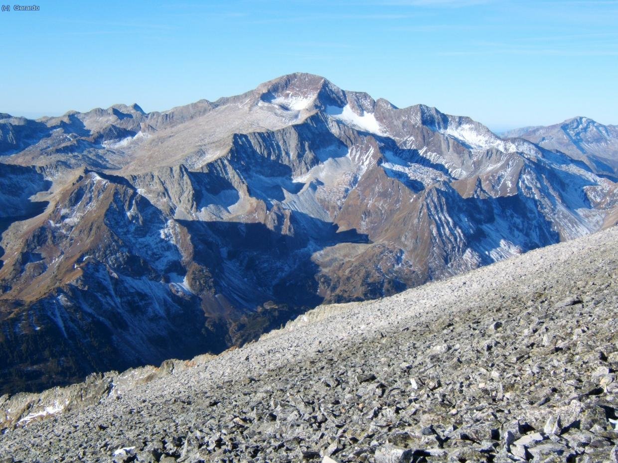 Posets desde el lomo somital del Perdiguero.