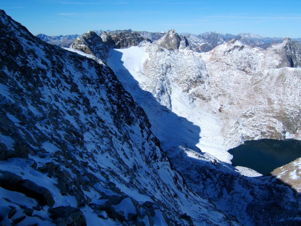 No es complicada, pero esta nieve tonta, escasa y polvorienta, exige atenci&oacute;n. Mucho mejor un paquete de nieve m&aacute;s o menos consolidada.