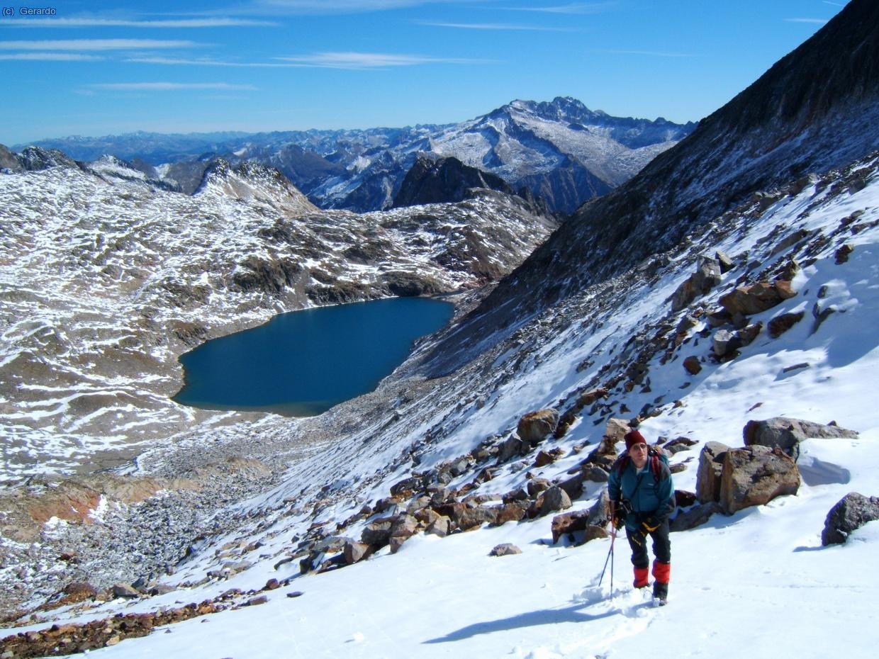 Bajamos desde el collado superior de Lliterola hacia el este.