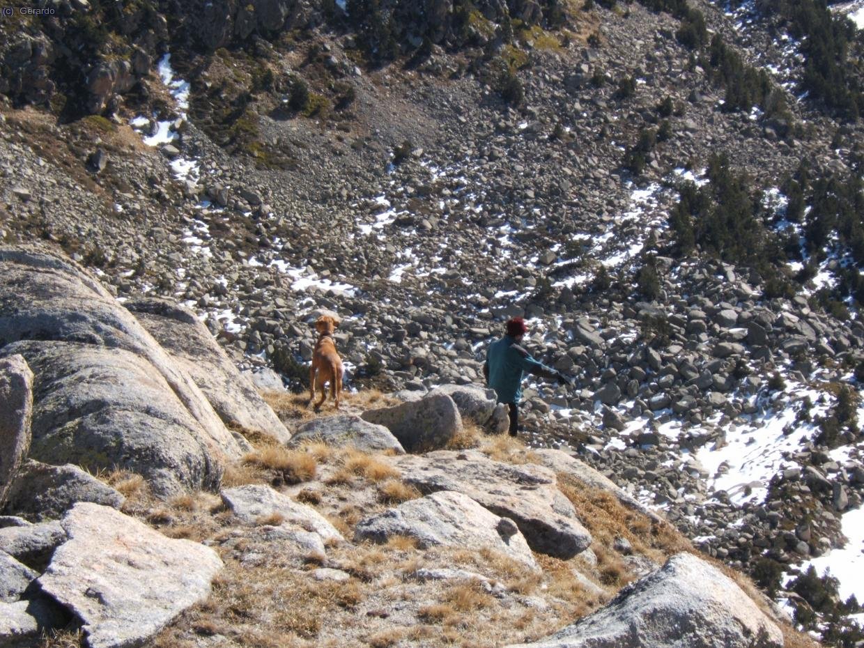 Explorando el descenso hacia el estany de Malniu.
