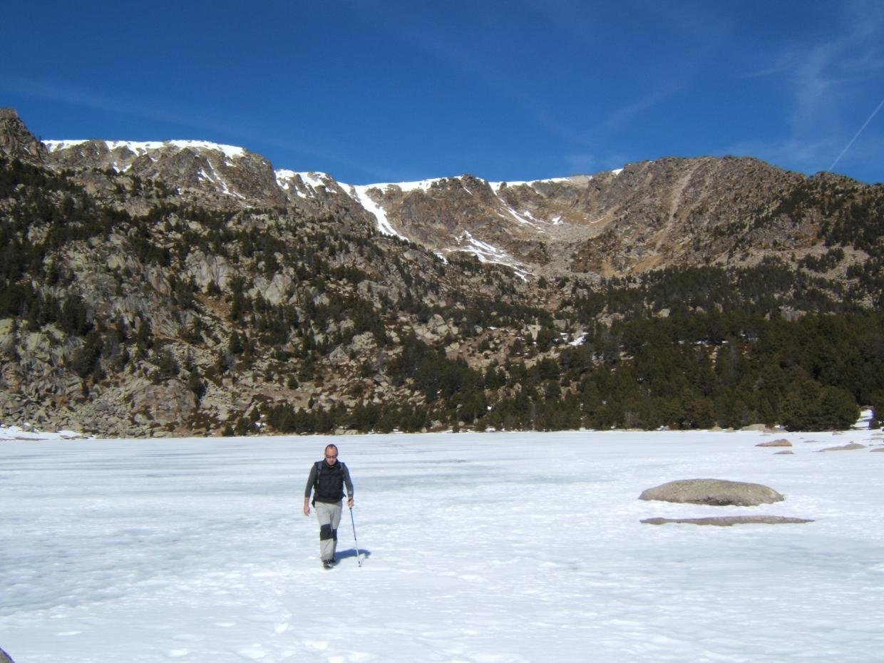 Atravesando el estany de Malniu.