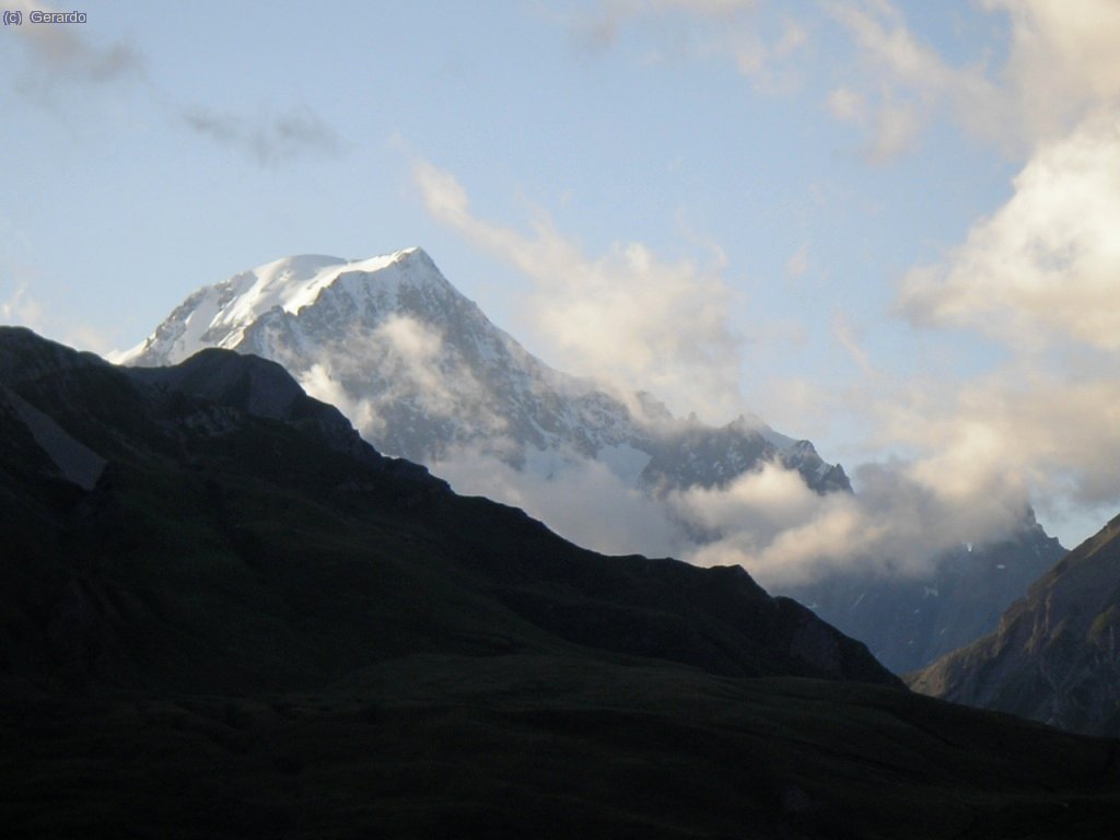 Y de postre, el Mont Blanc desde el Col du Petit Sant Bernard. Mucha nata y una planta soberbia que quita el aliento.