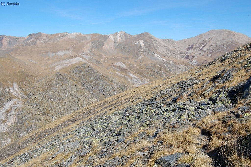Un detall de la cap&ccedil;alera de la Coma del Freser, amb Bastiments, Freser, Infern i Pics de la Vaca (de dreta a esquerra).