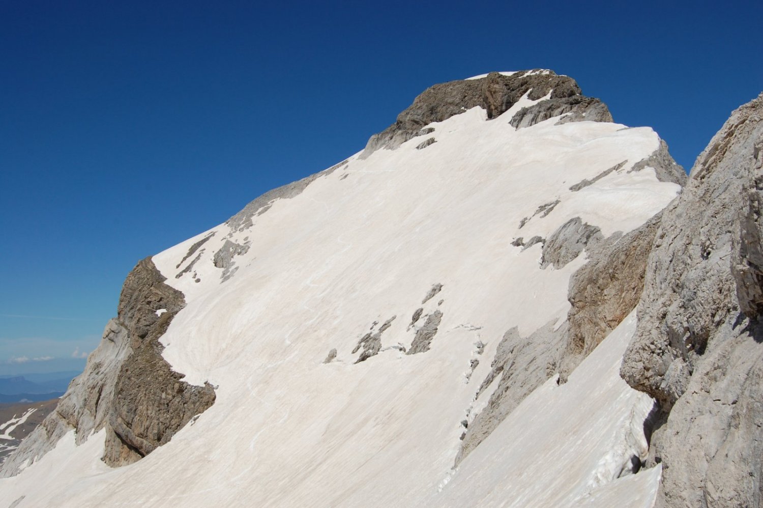 Y flanqueando por la vaguada hacia El Casco.