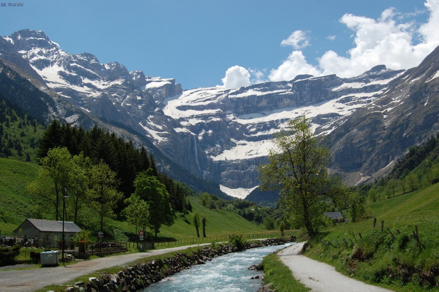 Aqu&iacute; a la izquierda comimos.... &iexcl;Menudo comedor, ning&uacute;n restaurante de lujo podr&iacute;a competir con esto!