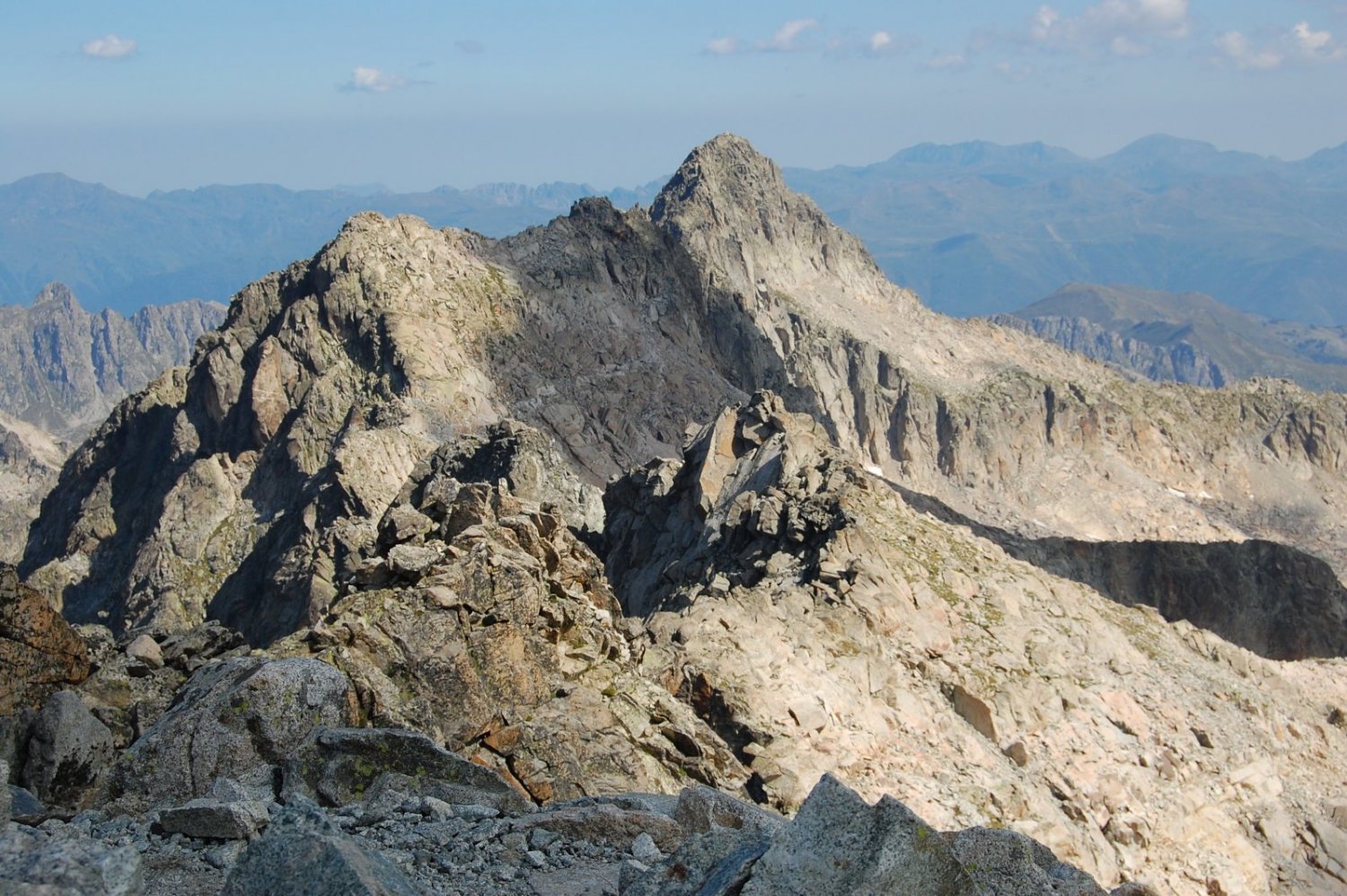 Al nord, Bisiberris del Mig i Bisiberri Nord.
