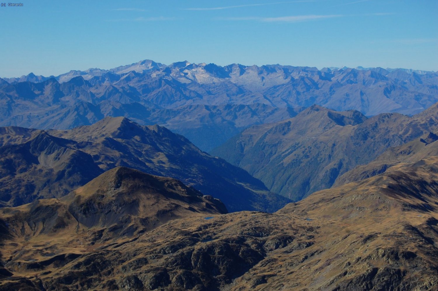 Un poco m&aacute;s all&aacute;, desde el Posets a la puntita del Perdido, pasando por todas las cimas de Lys y &Ocirc;o.