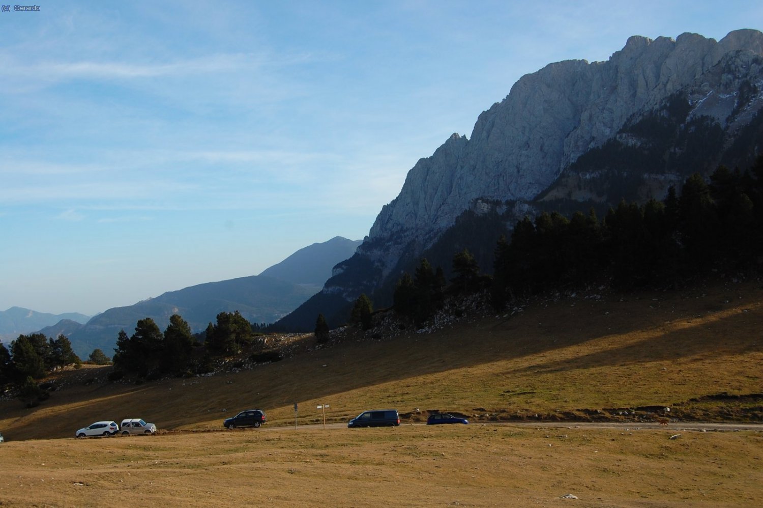 Arribant al Collell, sota la dominadora mirada del Pedraforca.