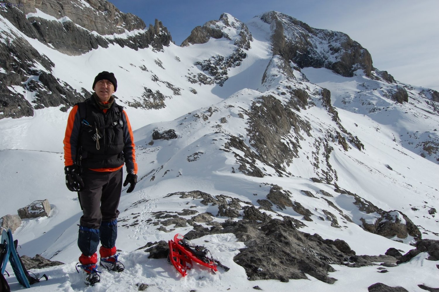 Antonio junto al Lago Helado, con el Perdido al fondo.