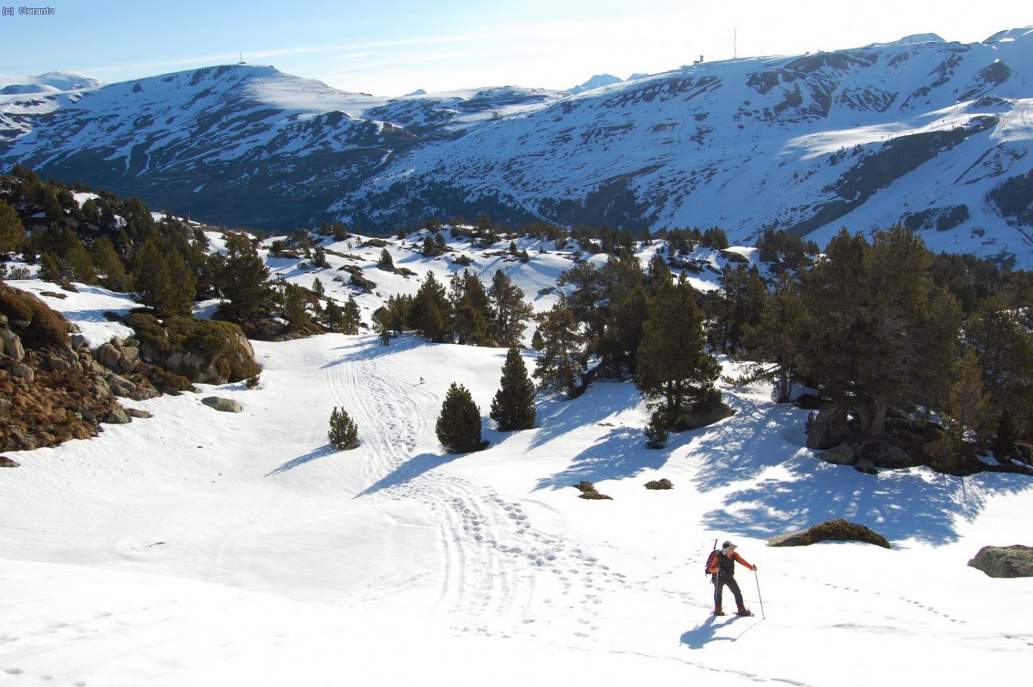 Anem entrant en la petita conca allargada de llacs que hi ha al nord de l