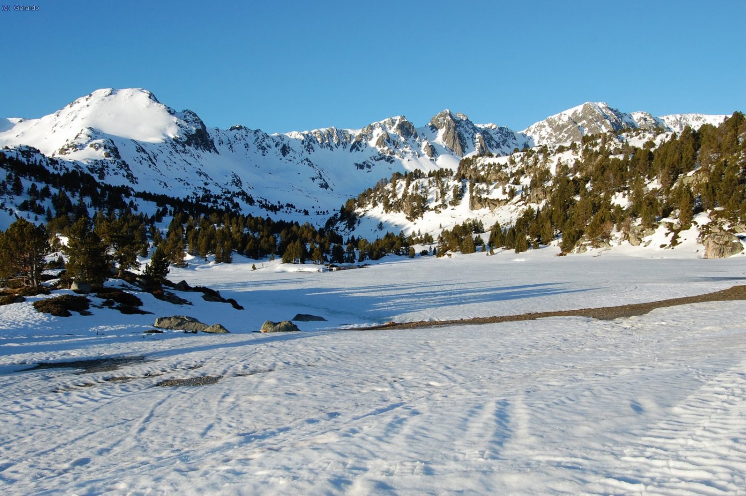 El circ de Pessons, des del Montmal&uacute;s (esquerra), passant per R&iacute;bols i Pessons.
