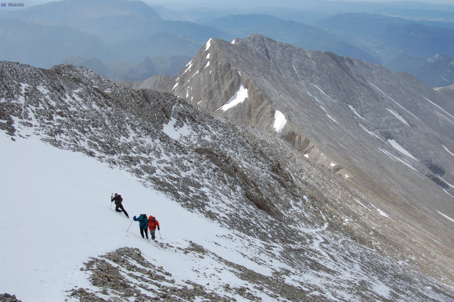 Vamos remontando este lomo sudeste del pico, antes de llegar a la grimpada final.