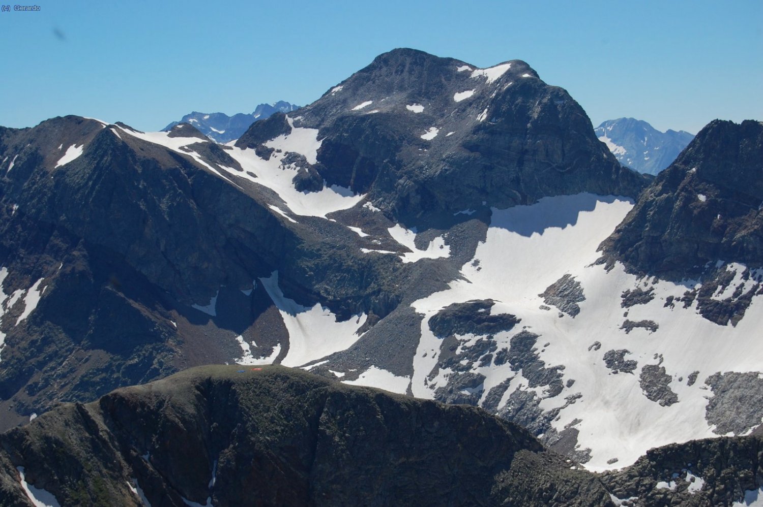 Detalle de Perdiguero, con Aneto-Maladeta a la izquierda y Vallibiernas a la derecha.