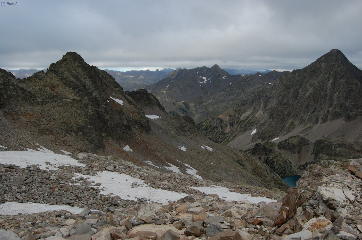 ... pero en realidad se impone un mar de nubes altas, mayoritariamente de norte... La &uacute;nica ventaja es la falta de calor, que agradecemos mucho.