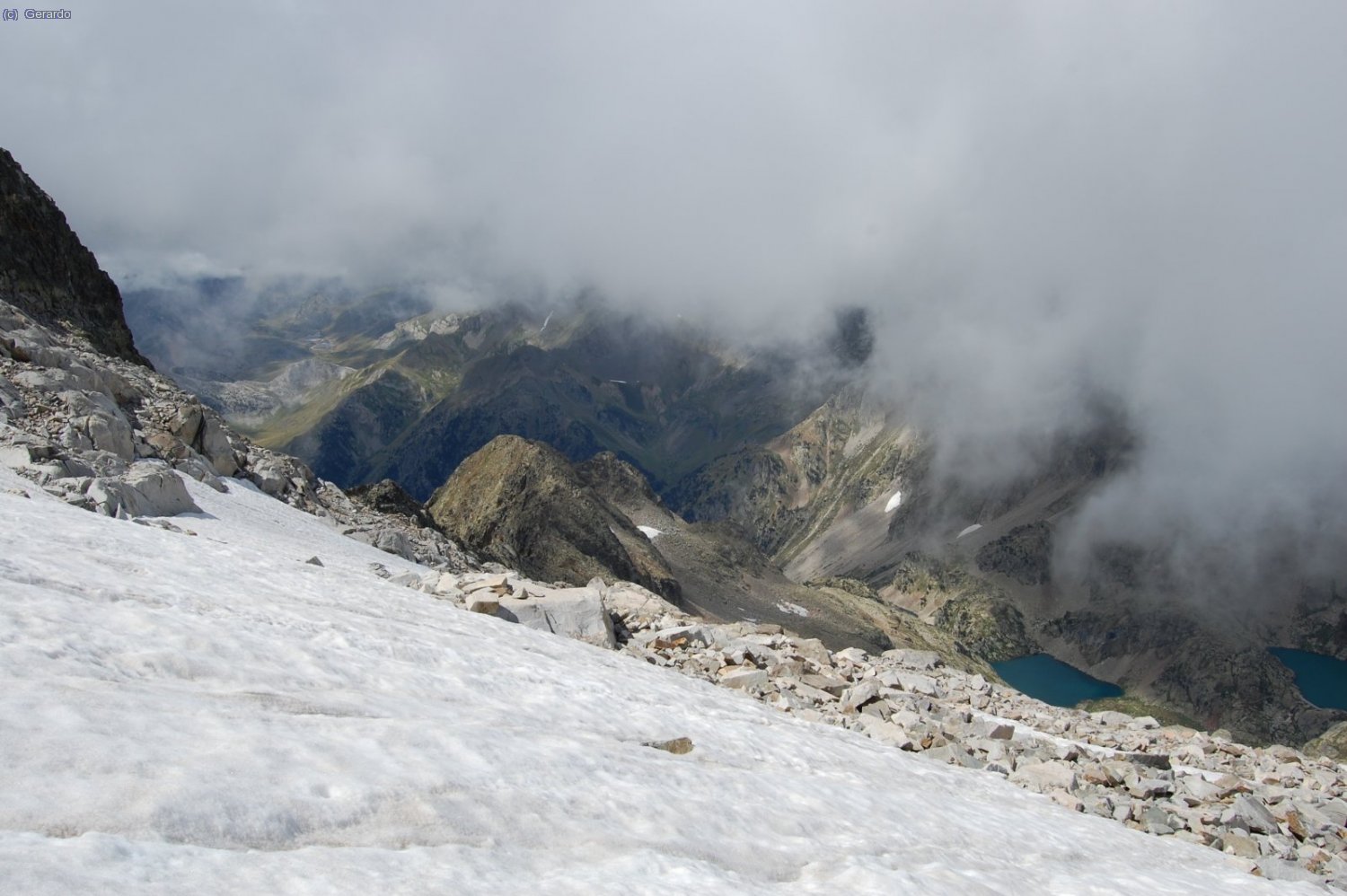 Destellos puntuales de sol... Abajo a la derecha, el ib&oacute;n bajo de Arriel, donde tenemos la tienda.