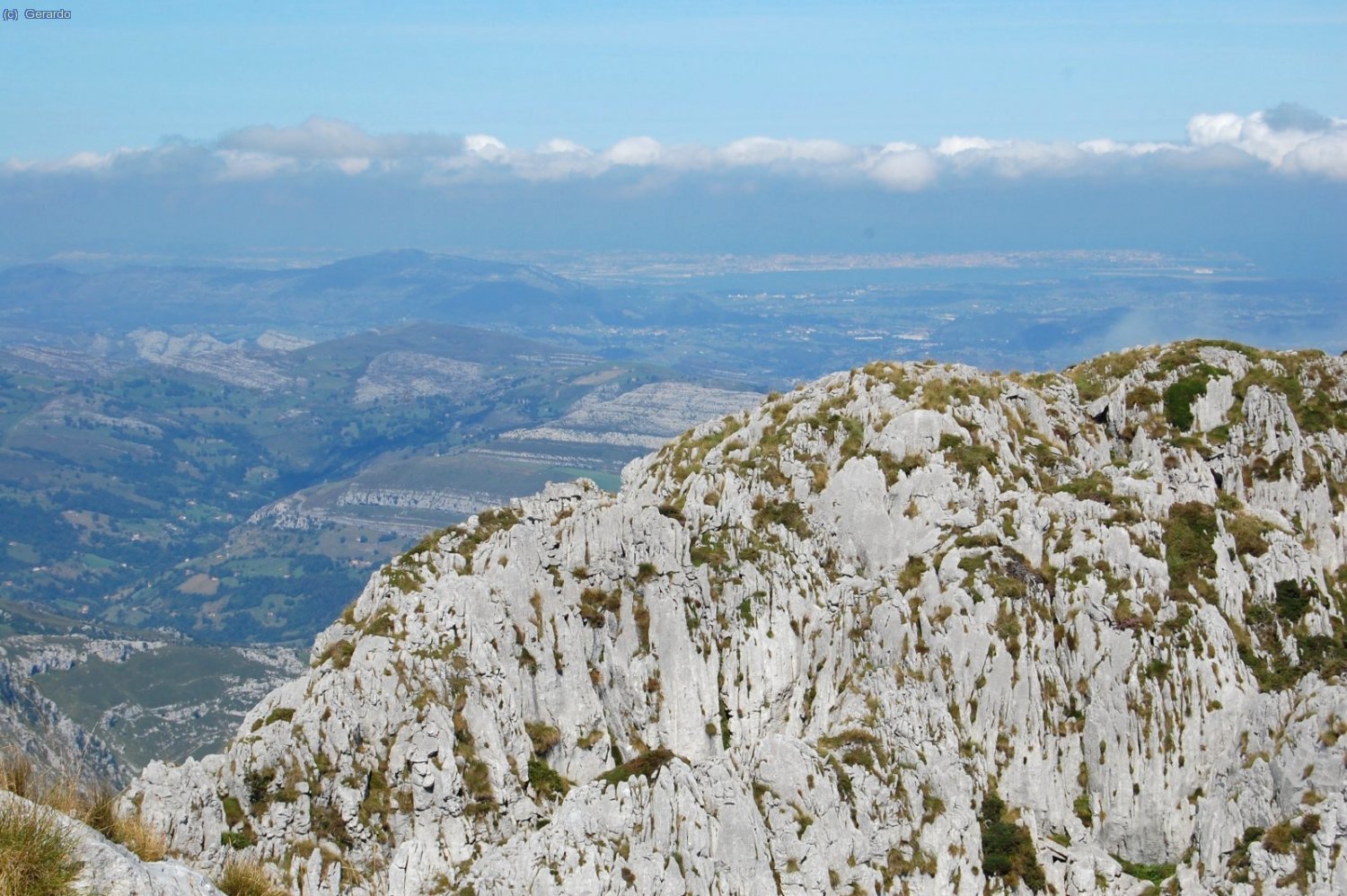 Detalle de lo anterior, donde se aprecia perfectamente la ciudad de Santander.