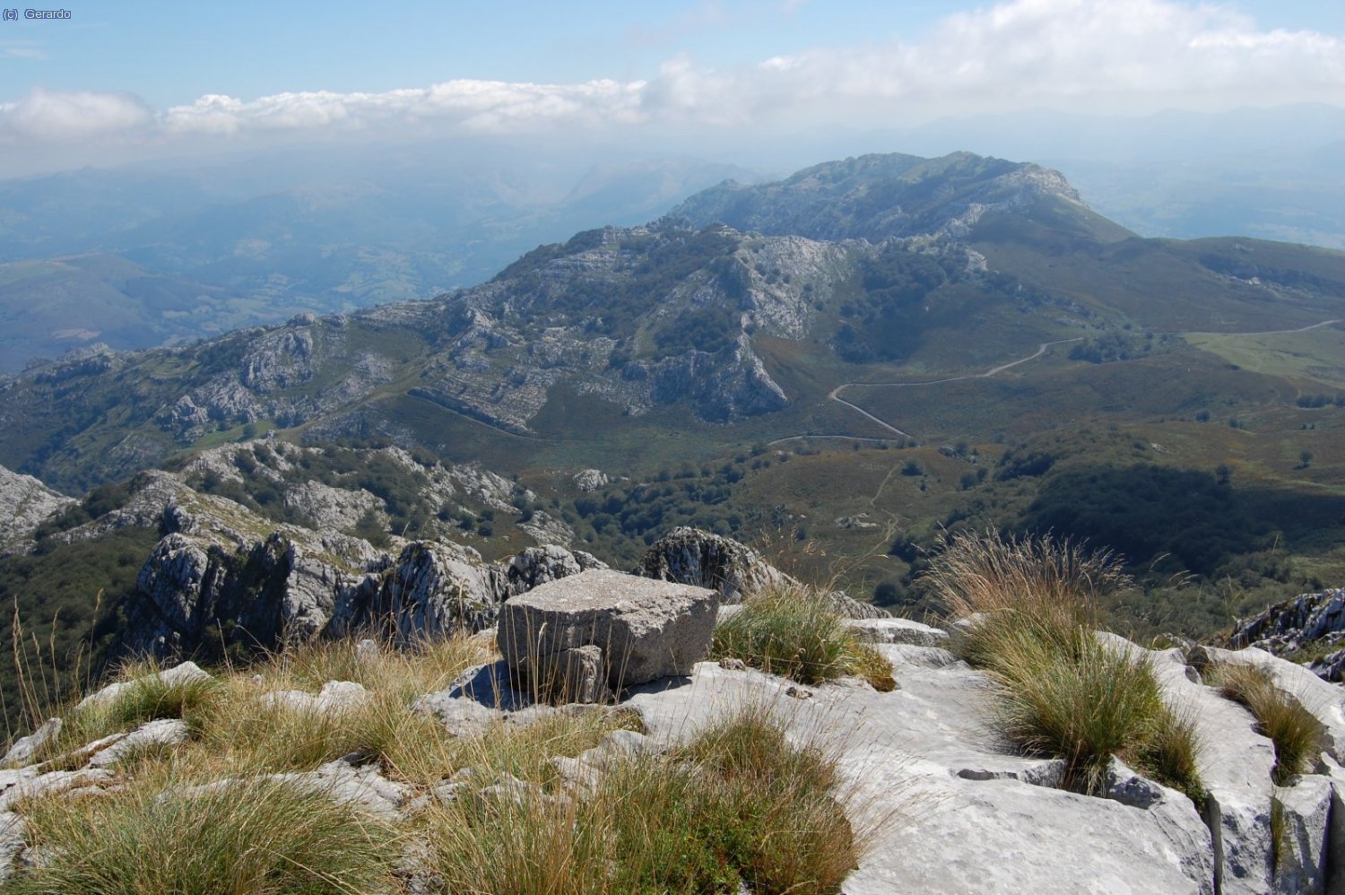 Hacia el este, la zona de la llamada Sierra de Hornijo.