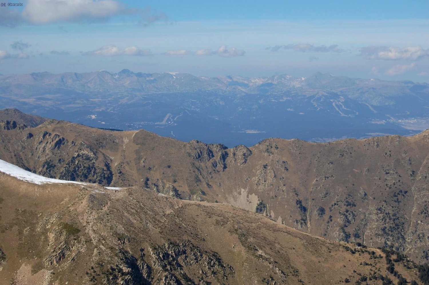 Cap al nord. Curiosament, el sector Carlit i Peric pr&agrave;cticament pelat, tot i les darreres nortades...