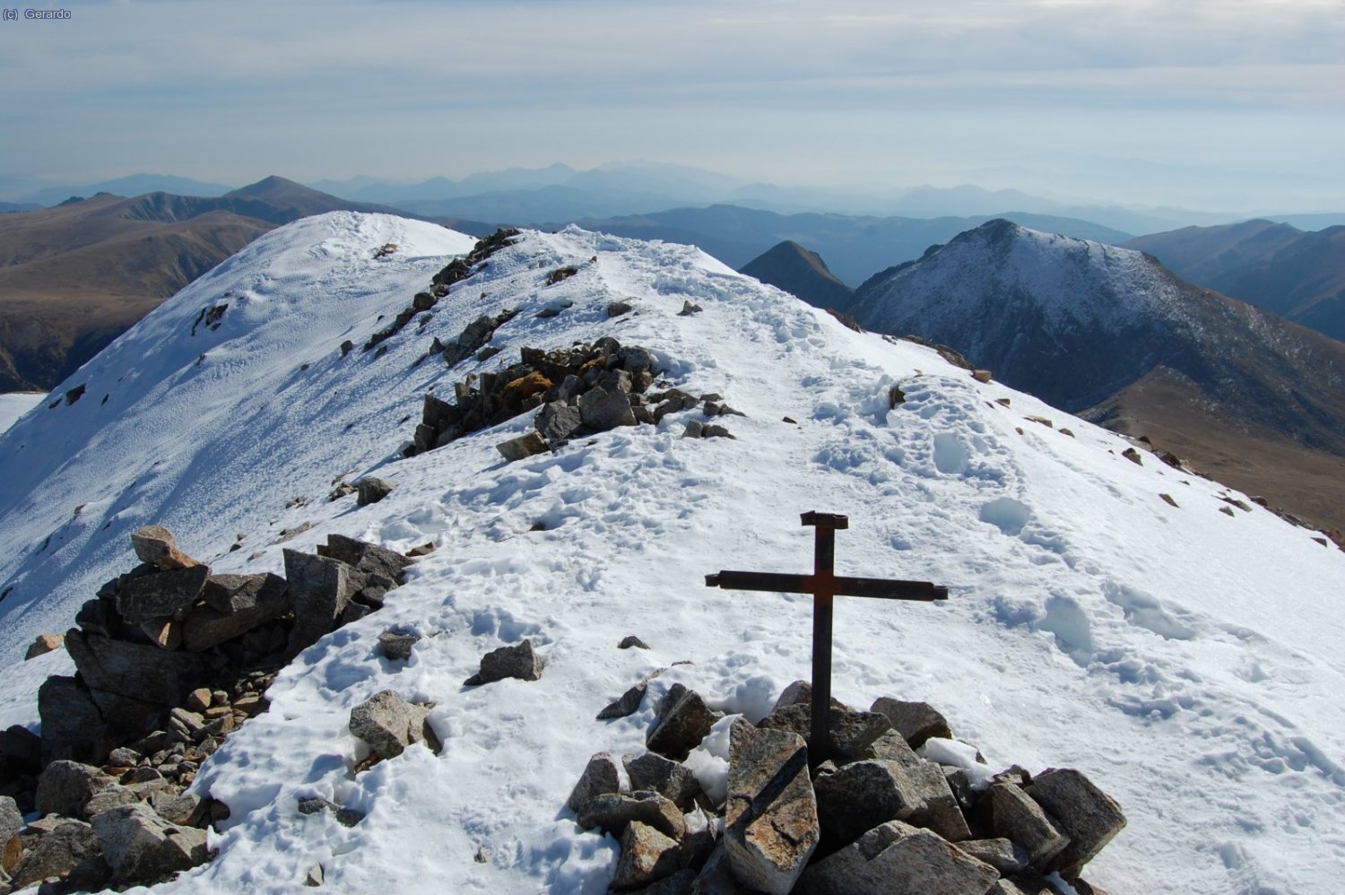 Cap al sudest, amb el Costabona, pelat, al fons a l