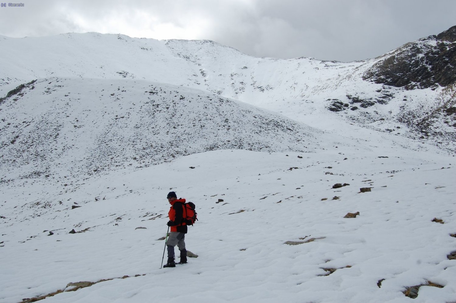 Aqu&iacute; atravessant-la, amb la cadena que hem recorregut d