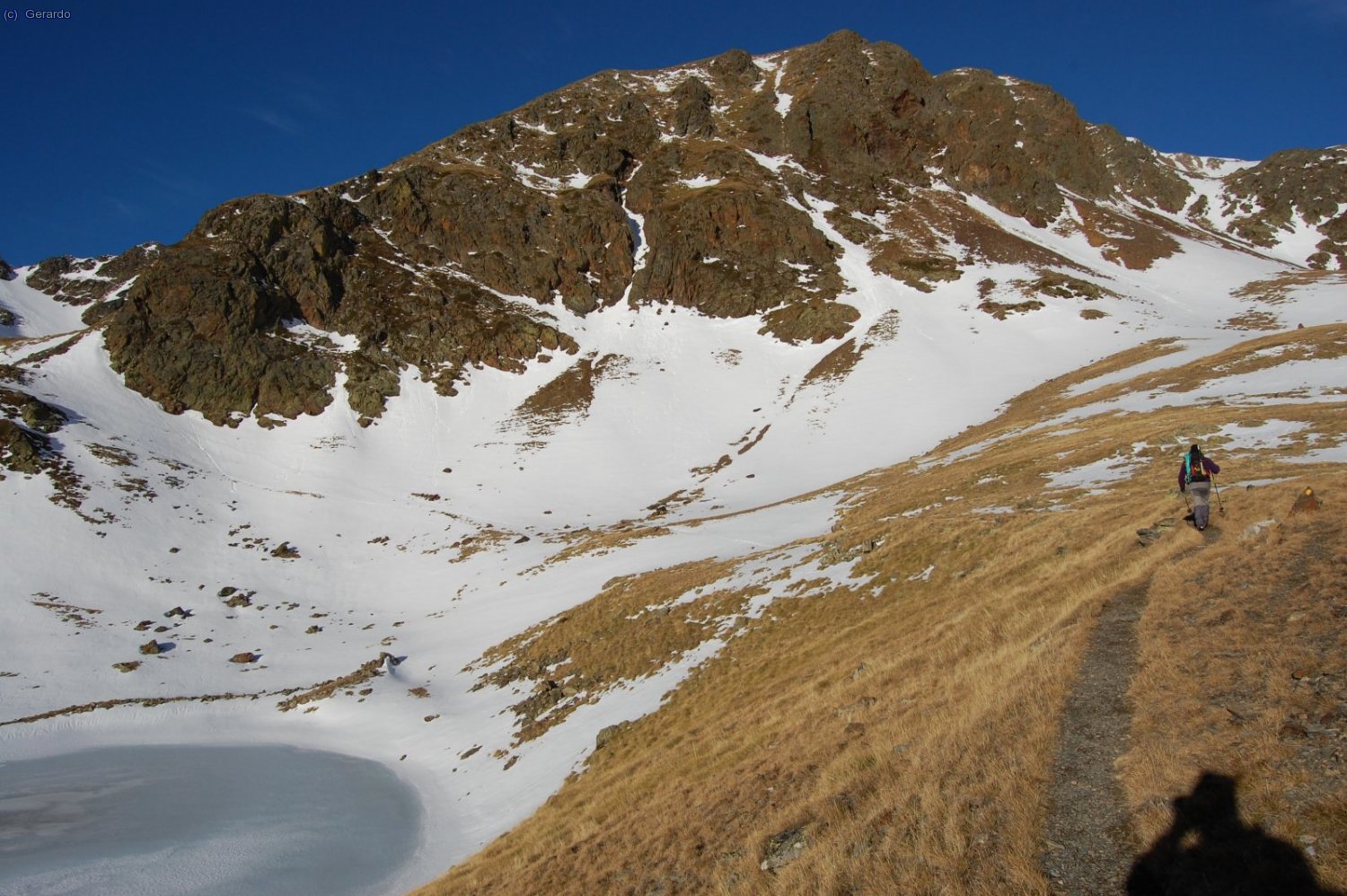 Un dels estanys de Ransol en aquesta conca de Meners, al sudest del pic.
