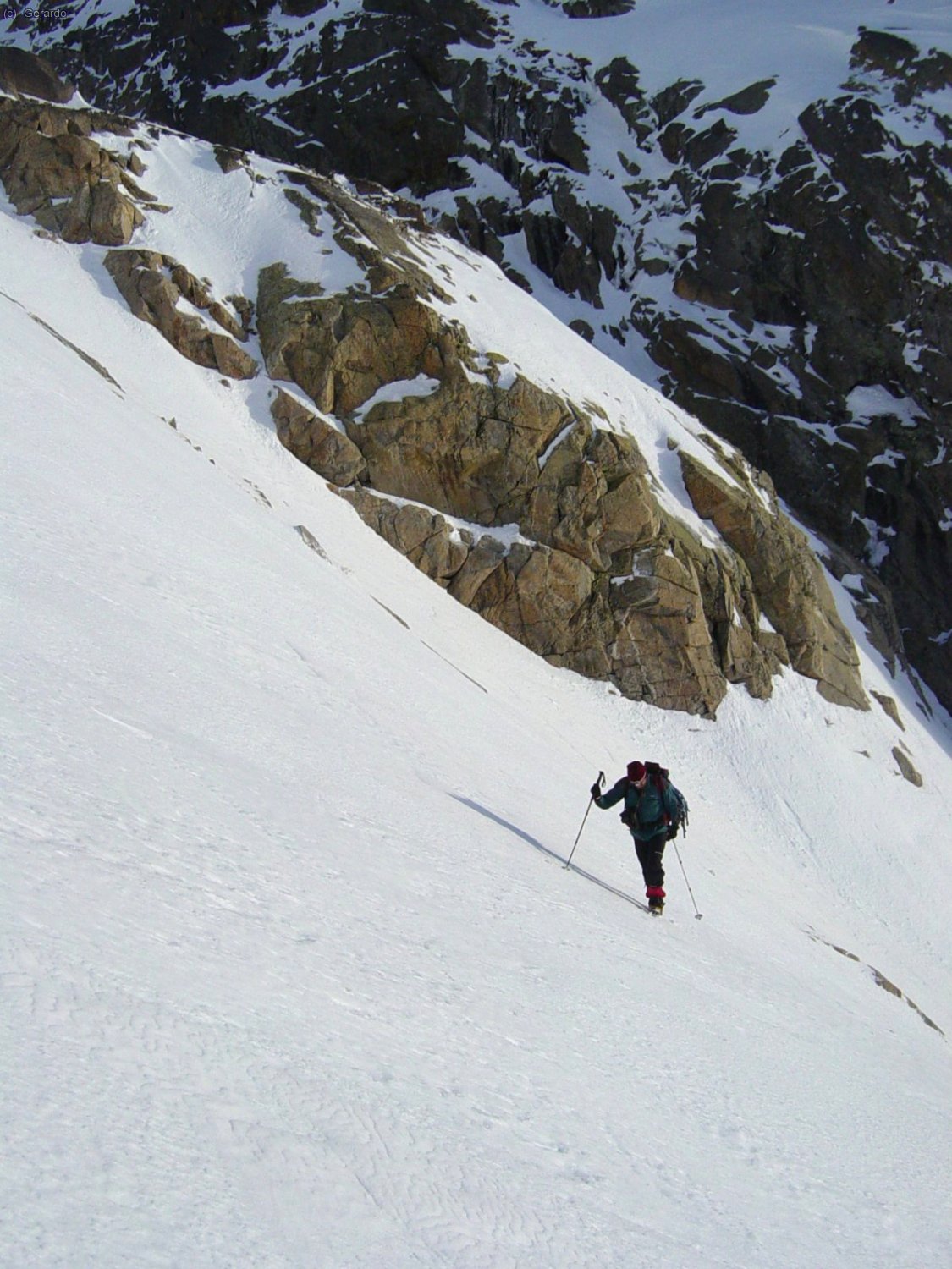 Tramos empinados pero con una nieve estupenda para cramponear con seguridad y sin dejarse los h&iacute;gados.