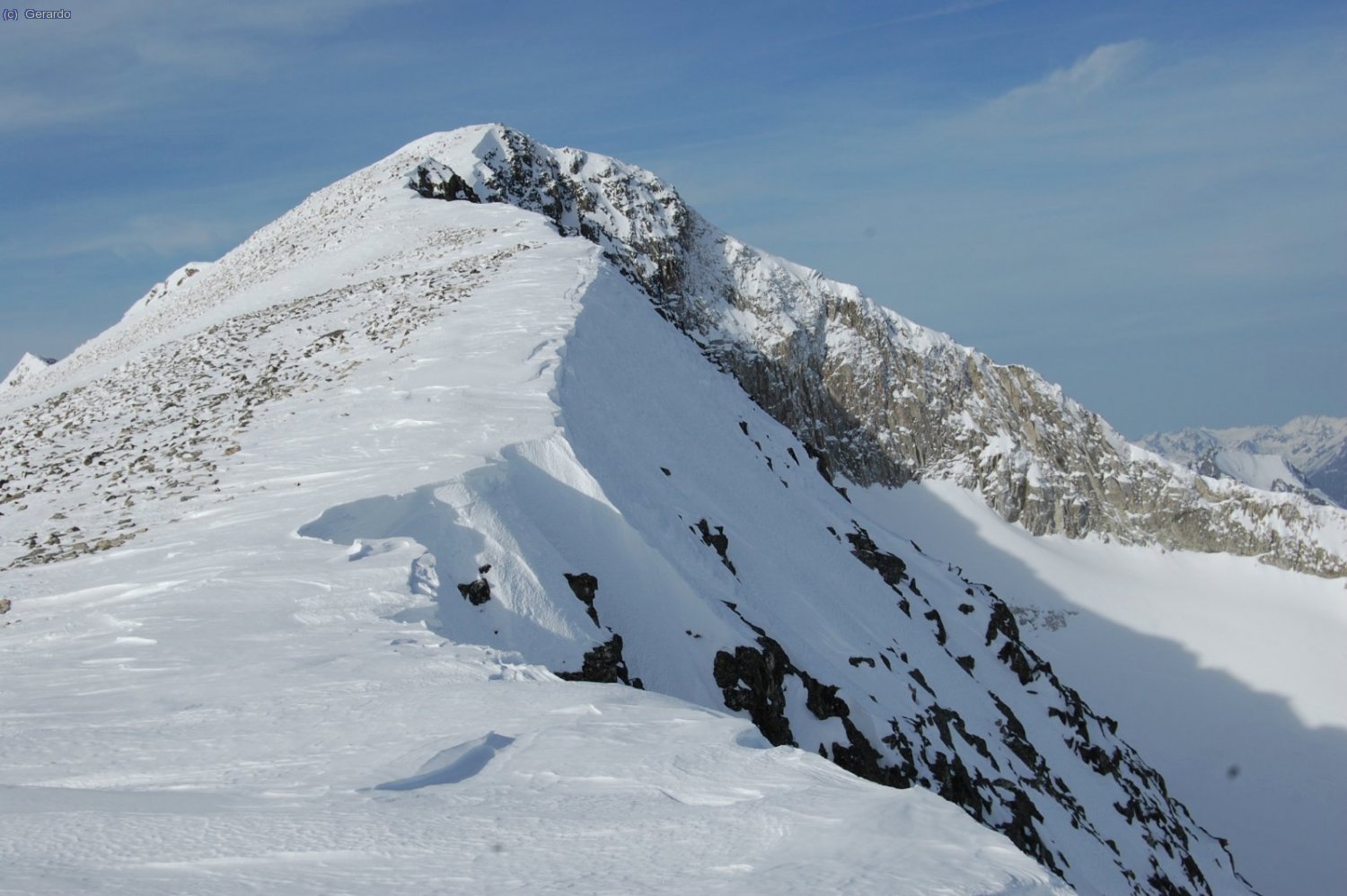 La cima al fondo de este lomo final.