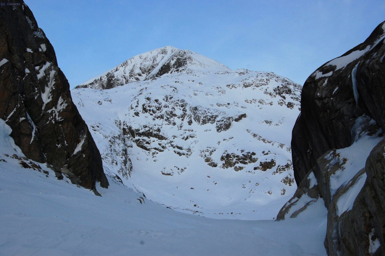 All&iacute; est&aacute; todo el potente lomo oriental del Perdiguero. No voy muy fino y se me antoja tan lejos...