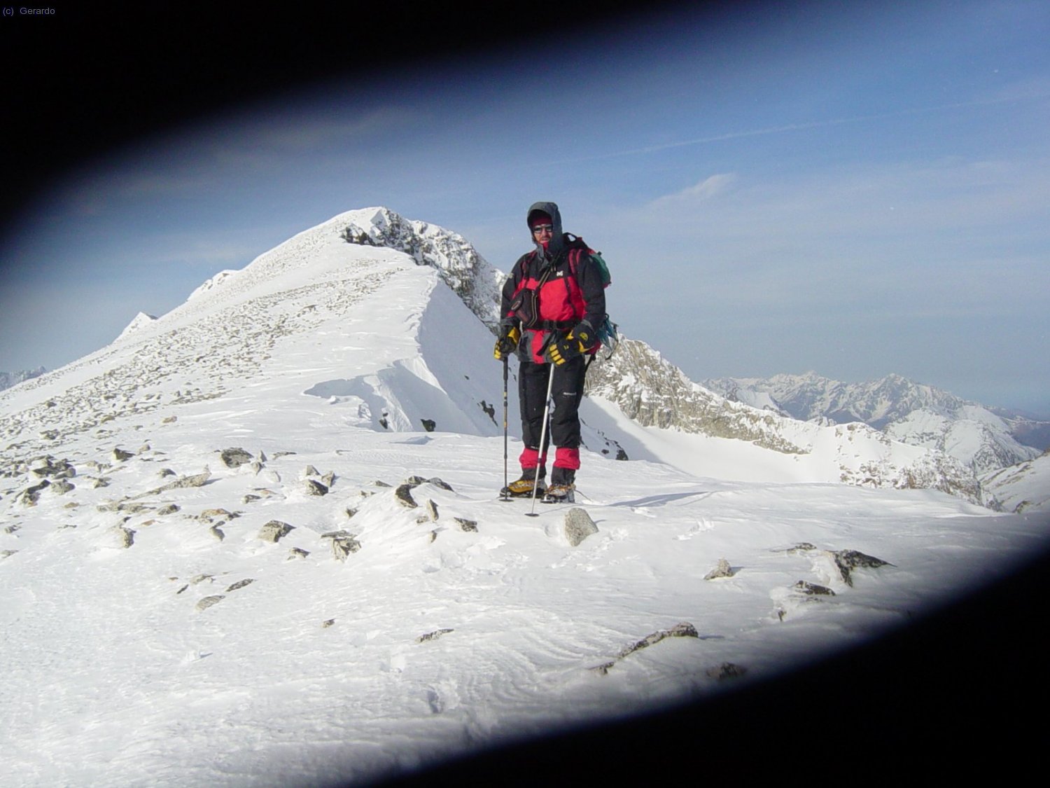 En el principio del lomo cimero, me veo con &aacute;nimos de relevar a Pep, que se ha comido lo m&aacute;s duro de la remontada. Aqu&iacute; estoy yo, en una imagen casual o deliberada, pero muy fashion....jajaja