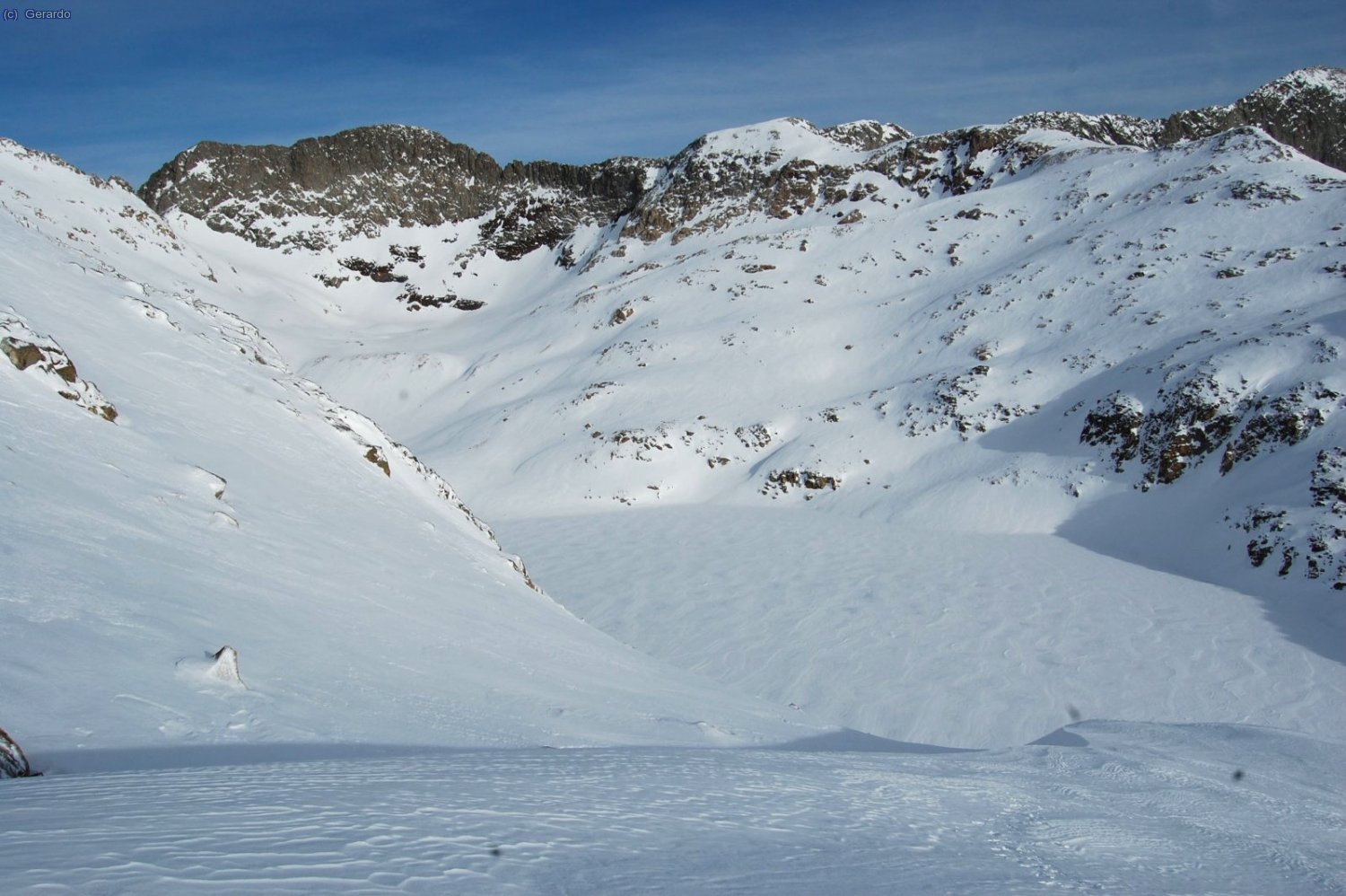 Sobre el gran ib&oacute;n de Lliterola, asoman la Tusse de Remu&ntilde;e en el centro, y los Cabrioules a la izquierda.